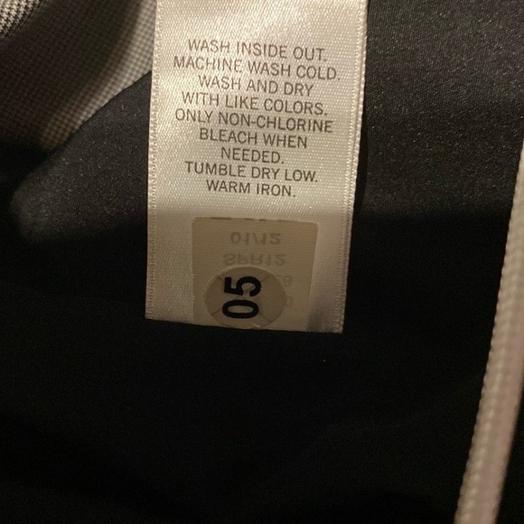 Banana Republic Women’s Black Pinstripe Pencil Mini Skirt. Size 2. - Picture 4 of 6